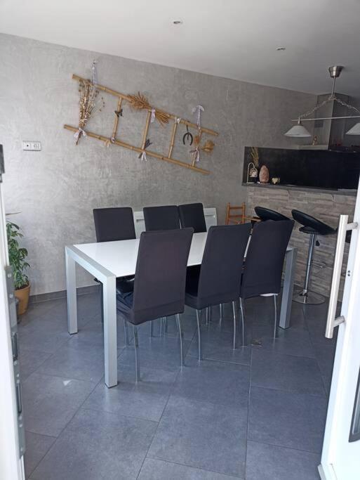 Appartement De 70M2 Tout Equipe Hargarten-aux-Mines Exterior foto